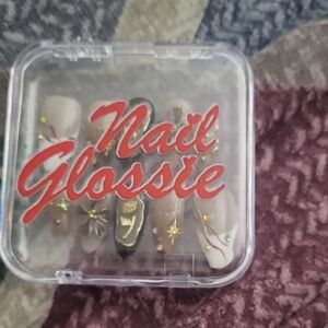 Nail Glosser Press-On Nails Set